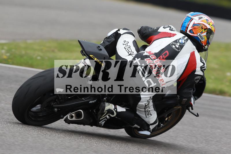 Archiv-2022/13 25.04.2022 Plüss Moto Sport ADR/Freies Fahren/backside